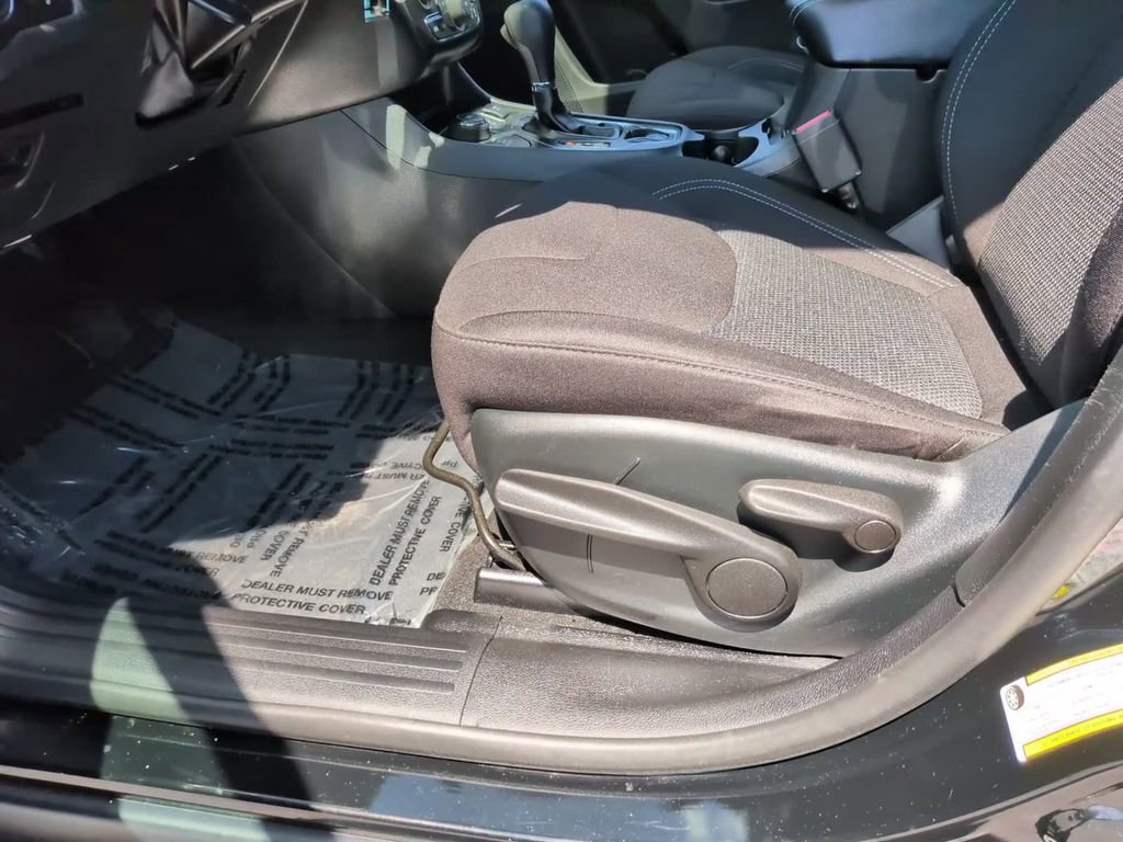 Used 2019 Jeep Cherokee Latitude w/ Cold Weather Group AWD/4WD image 20