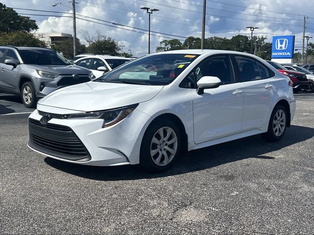 Used 2025 Toyota Corolla LE FWD image 8