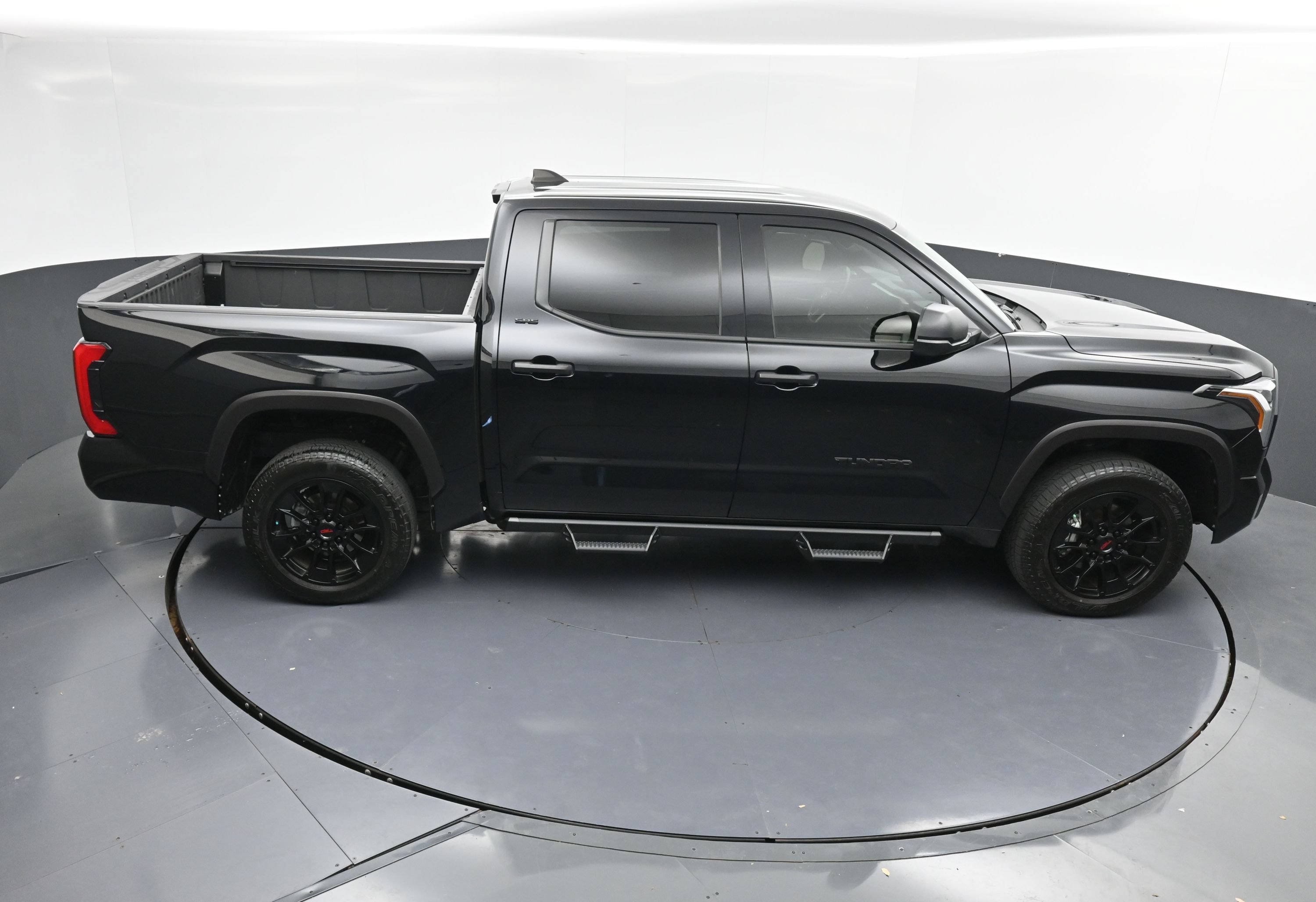 Used 2025 Toyota Tundra SR5 AWD/4WD image 39
