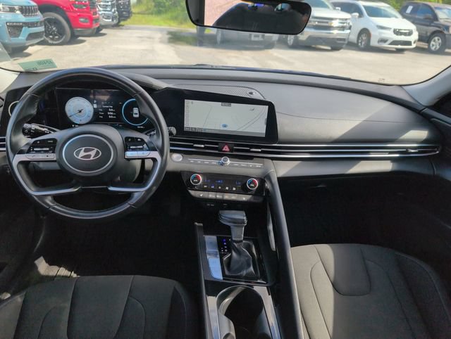 Used 2025 Hyundai Elantra SEL FWD image 28