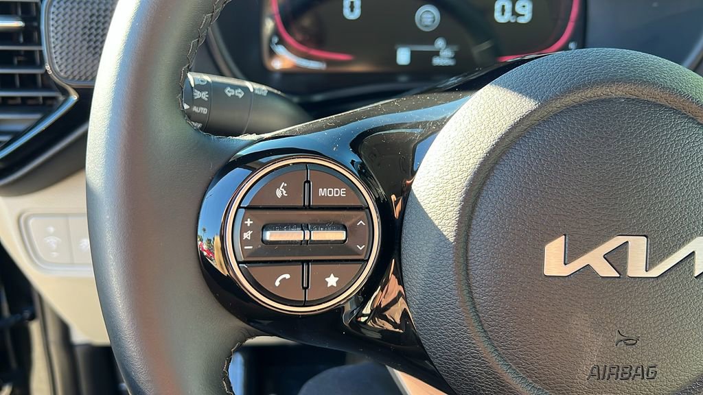 Certified 2025 Kia Soul EX image 17
