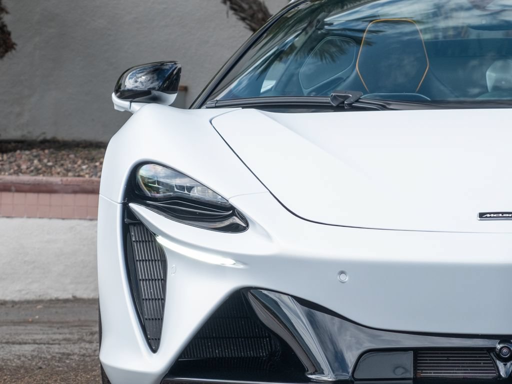 Used 2025 McLaren Artura Spider RWD image 6
