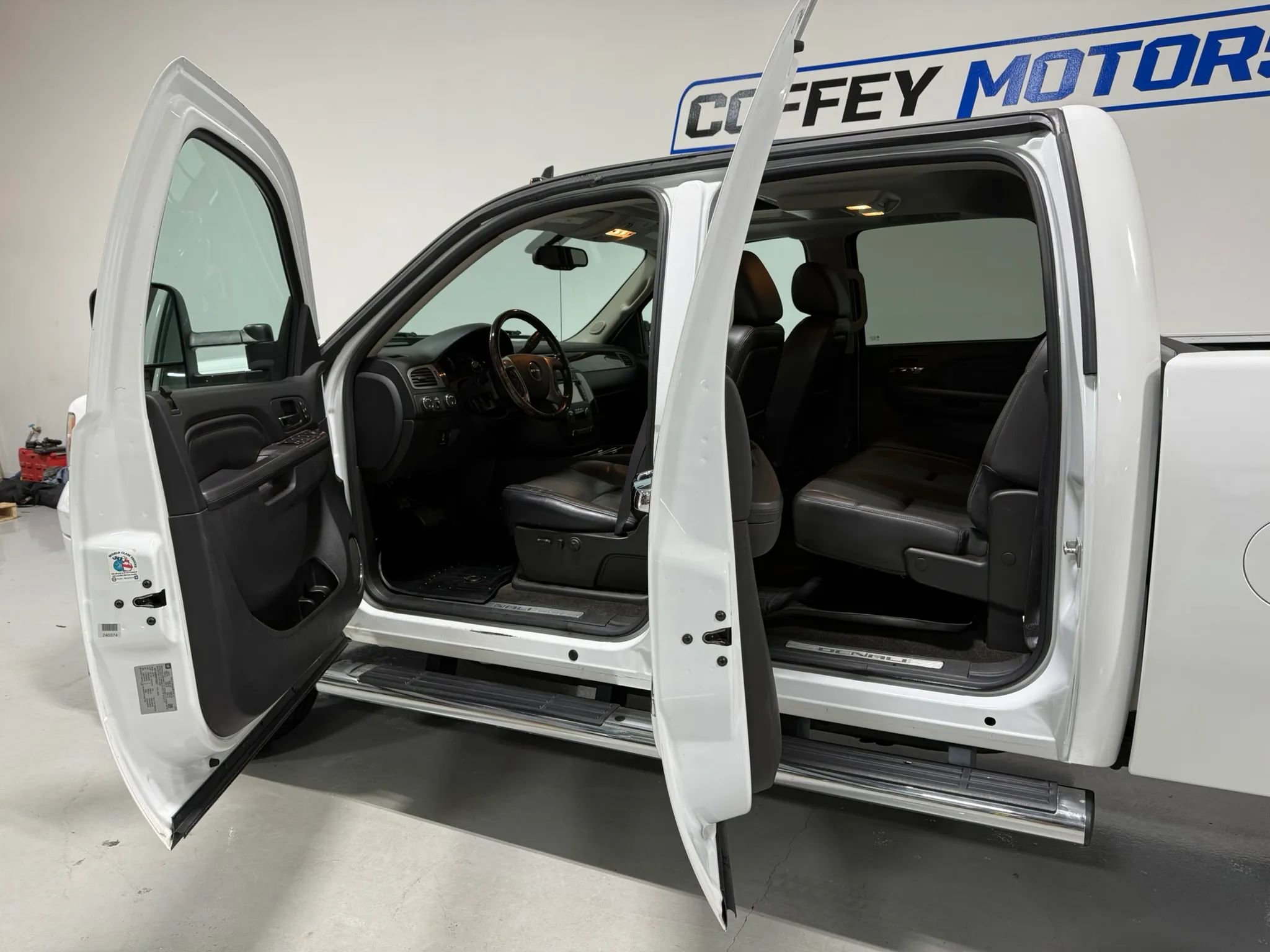 Used 2014 GMC Sierra 2500 Denali w/ Suspension Package, Off-Road image 13