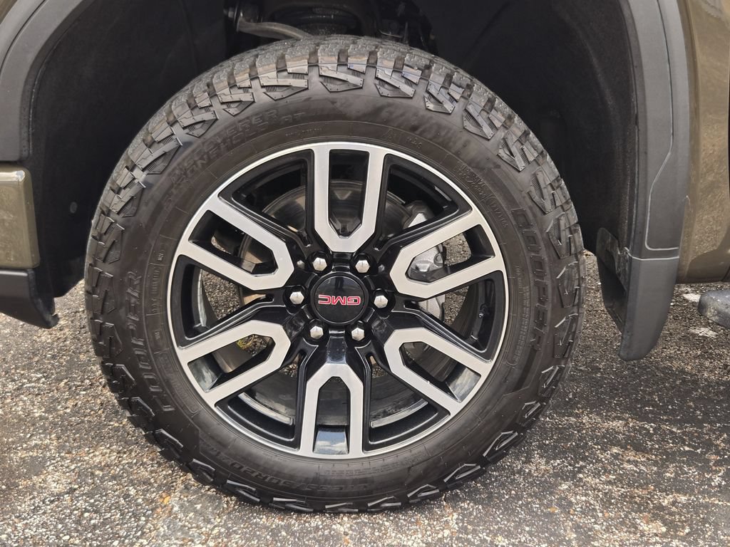 Used 2023 GMC Sierra 1500 AT4 w/ AT4 Premium Package AWD/4WD image 13