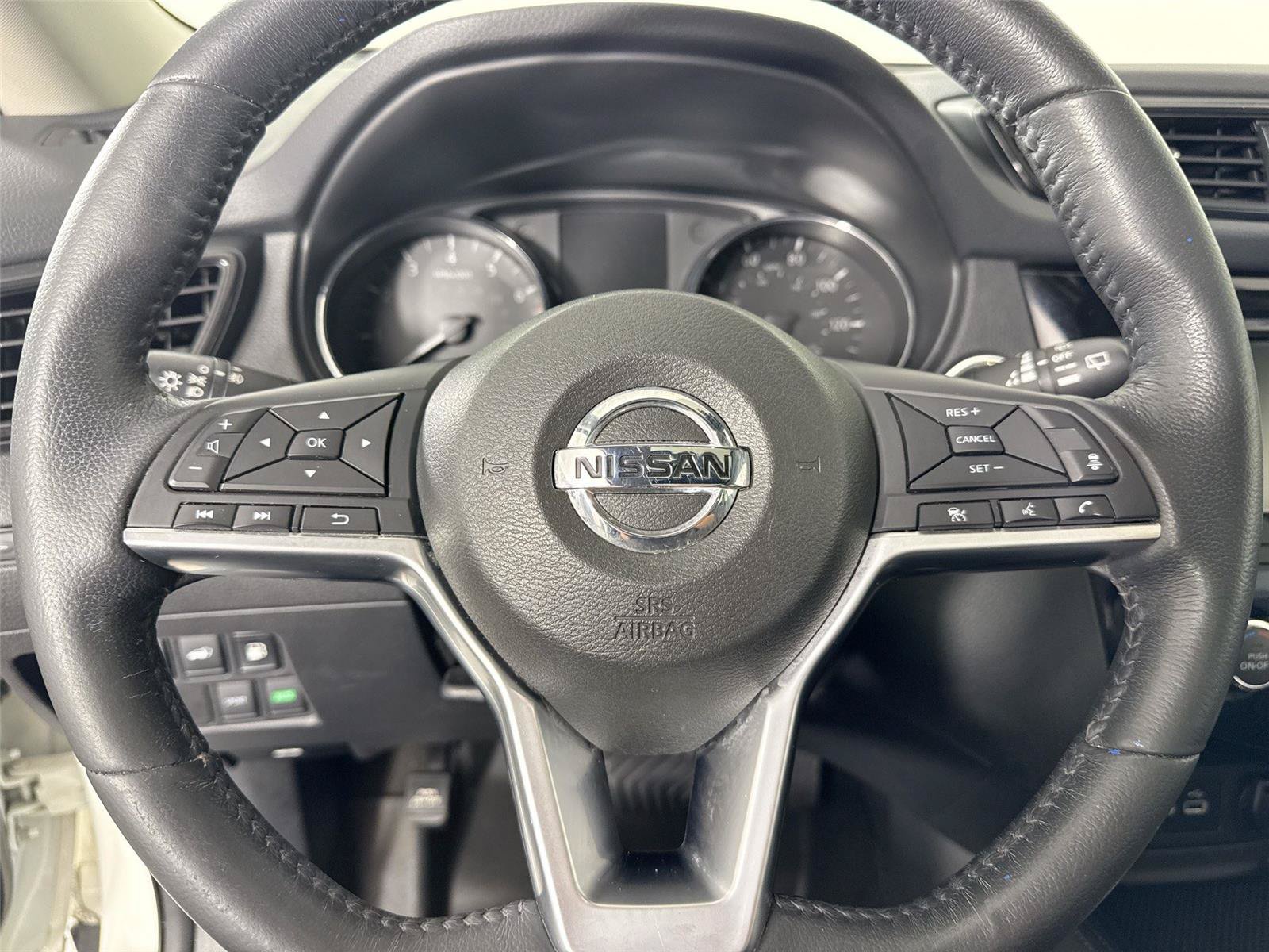 Used 2018 Nissan Rogue SL w/ Premium Package FWD image 17
