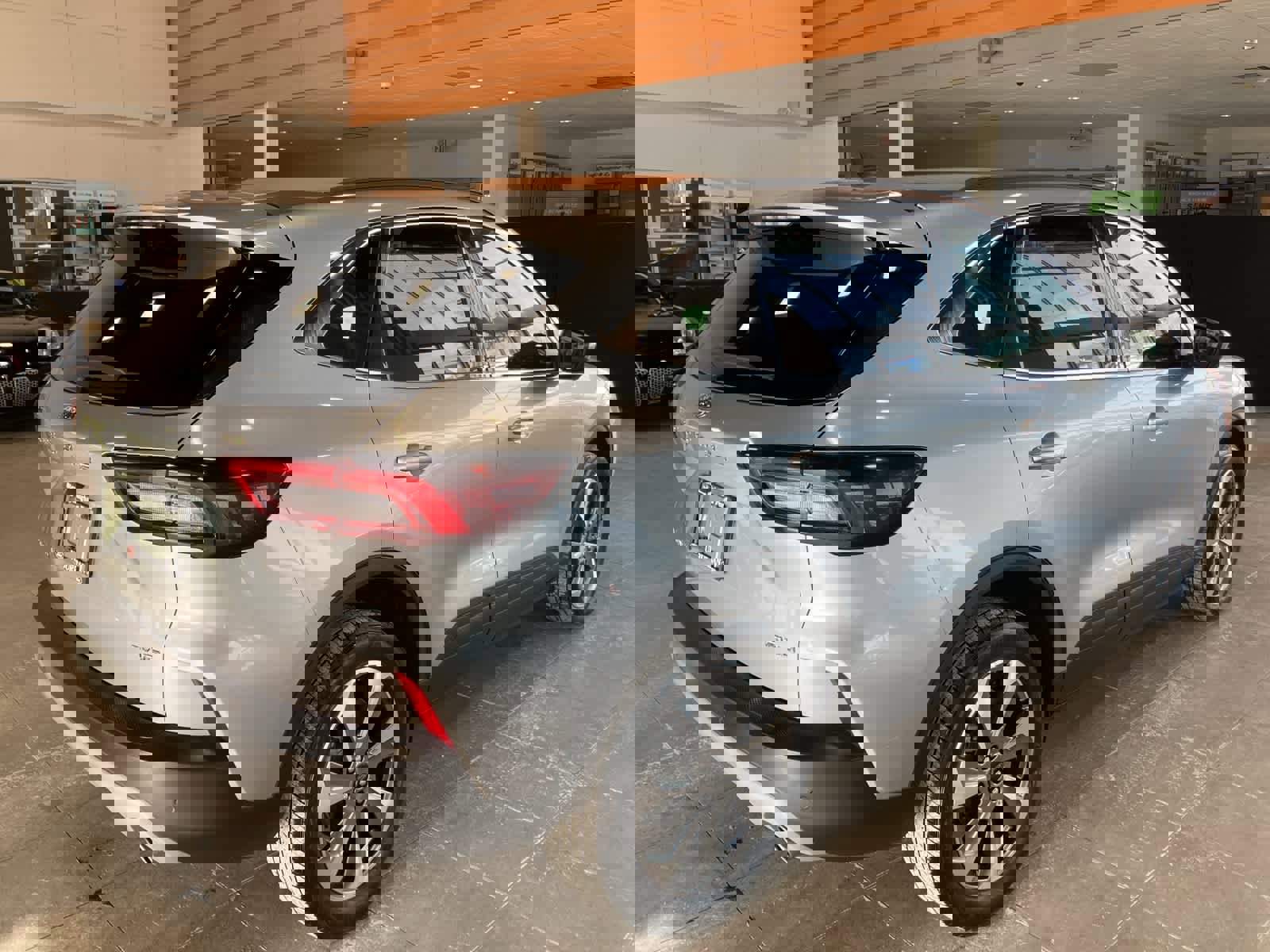 Used 2024 Ford Escape Platinum image 5