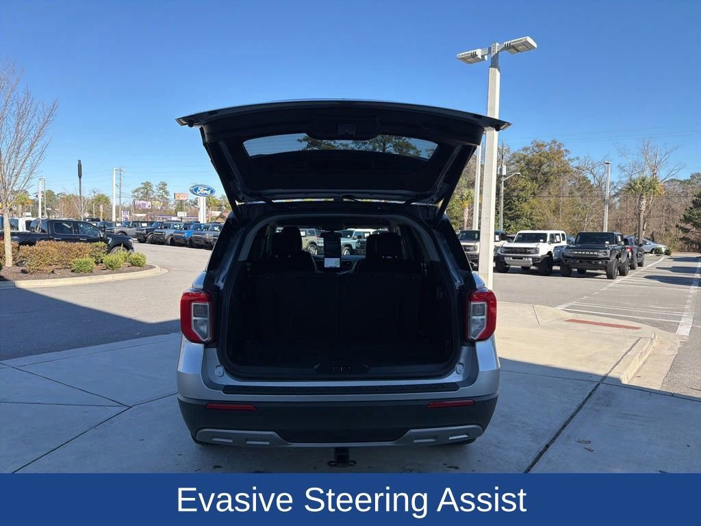 Used 2023 Ford Explorer XLT w/ Equipment Group 202A image 9