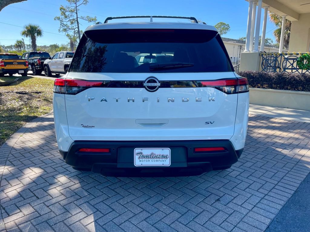 Used 2024 Nissan Pathfinder SV image 4