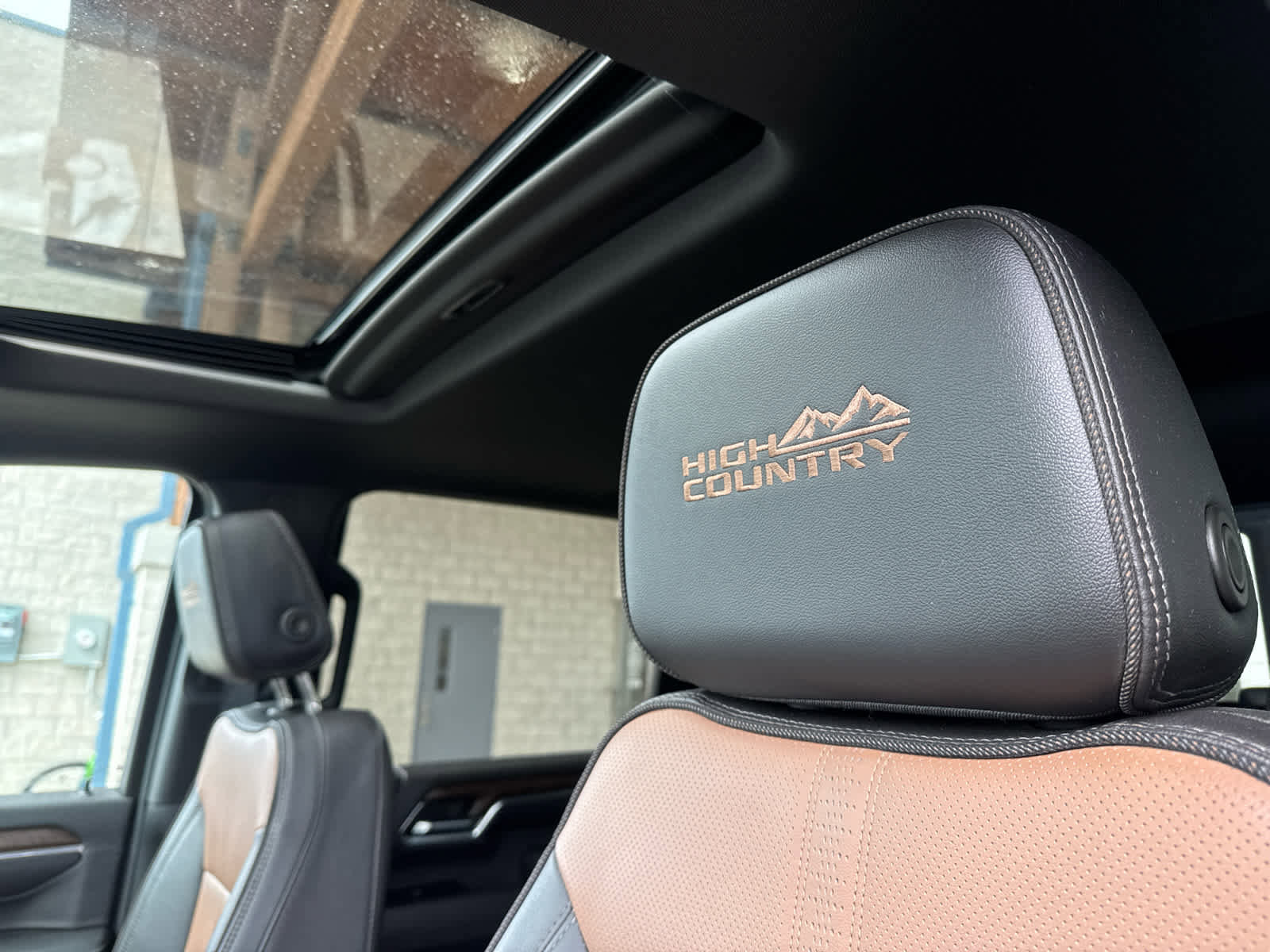 Used 2024 Chevrolet Silverado 3500 High Country w/ Technology Package image 9