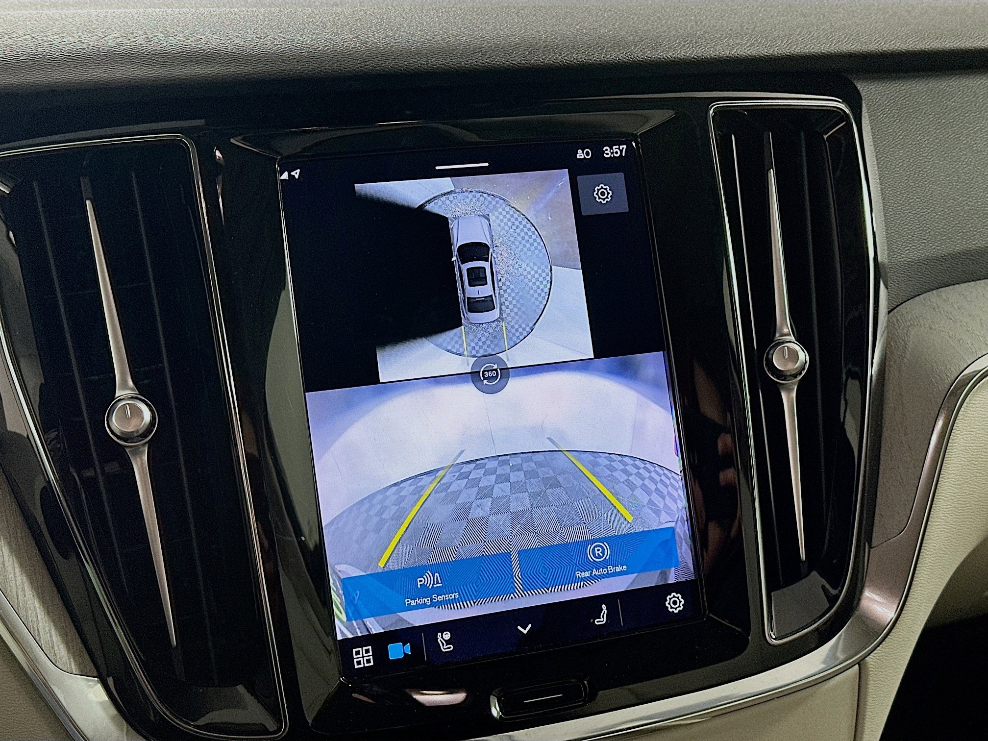 Used 2024 Volvo S60 B5 Plus image 23