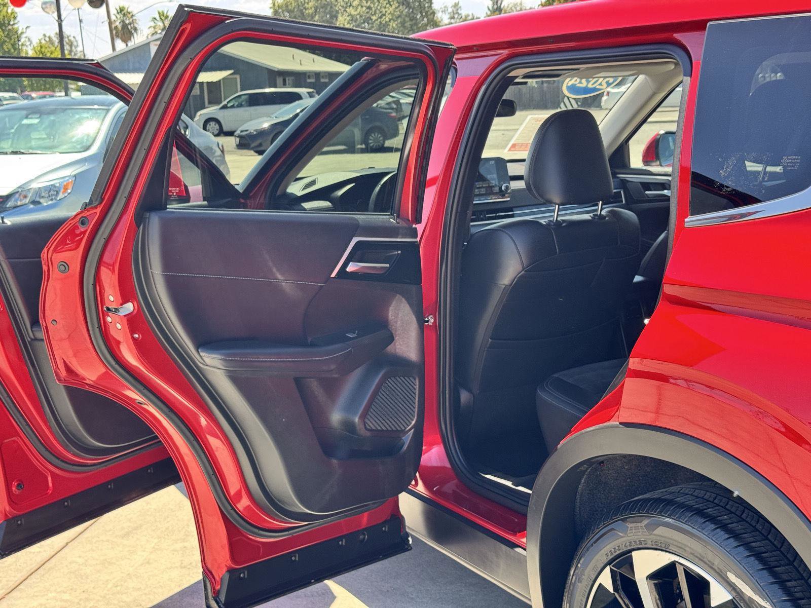 Used 2024 Mitsubishi Outlander SE image 17