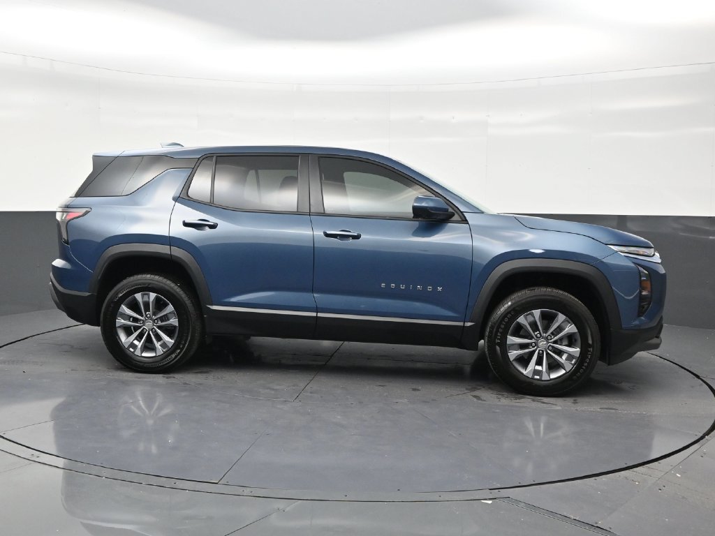 Used 2026 Chevrolet Equinox LT w/ Safety and Technology Package FWD image 6