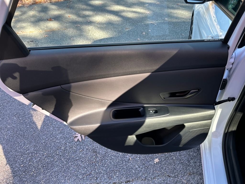 Certified 2025 Hyundai Elantra Sport image 21