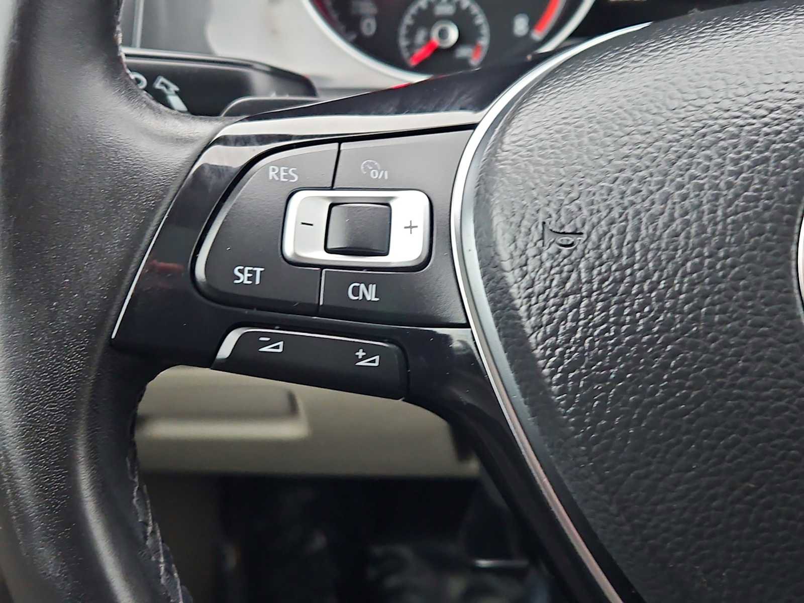 Used 2018 Volkswagen Golf SE image 23