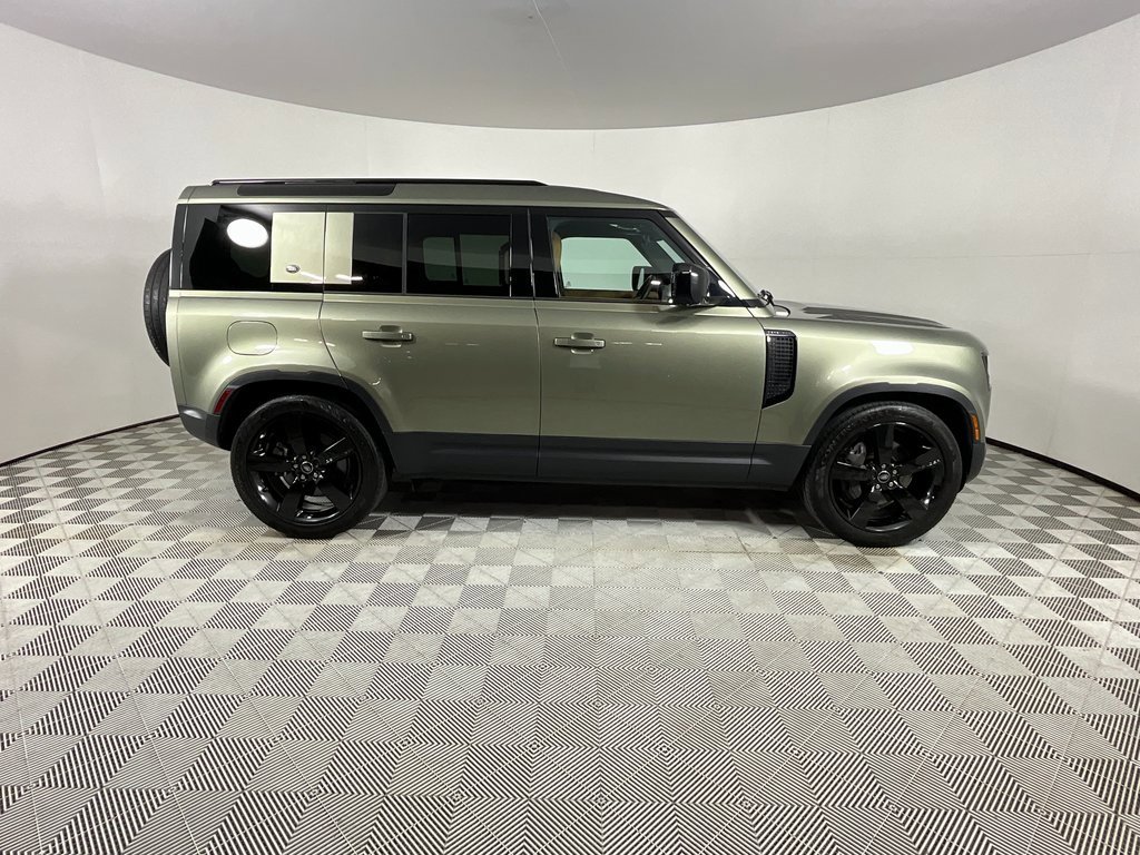 Used 2023 Land Rover Defender 110 SE image 5