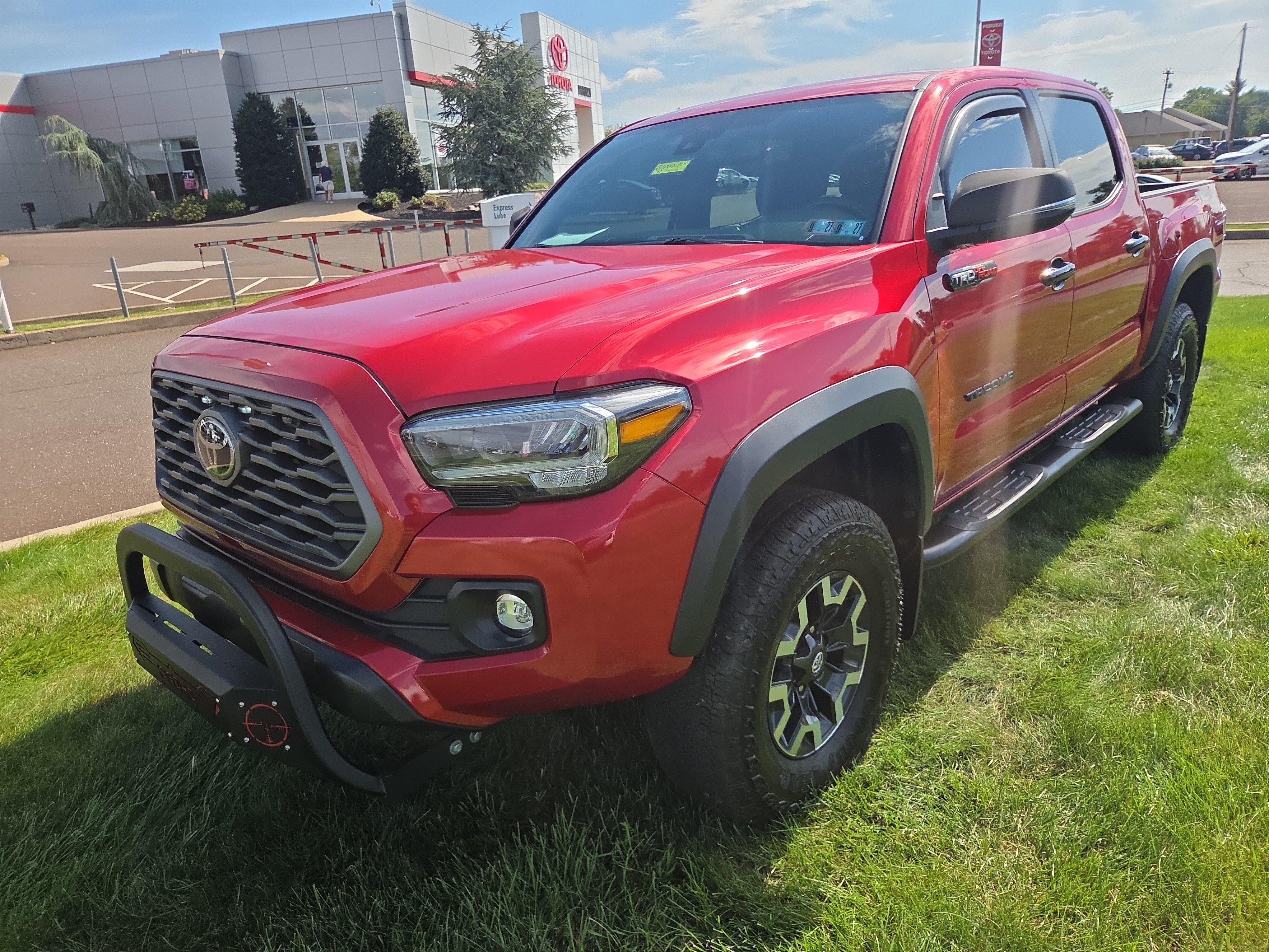 Certified 2022 Toyota Tacoma TRD Off-Road AWD/4WD image 7