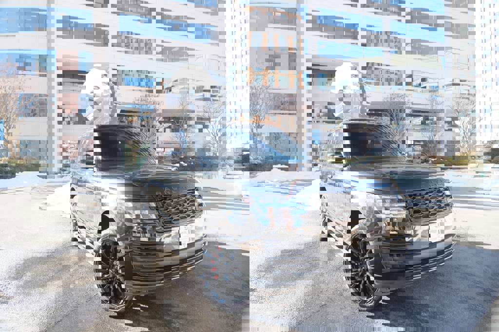 Used 2019 Land Rover Range Rover Autobiography image 2