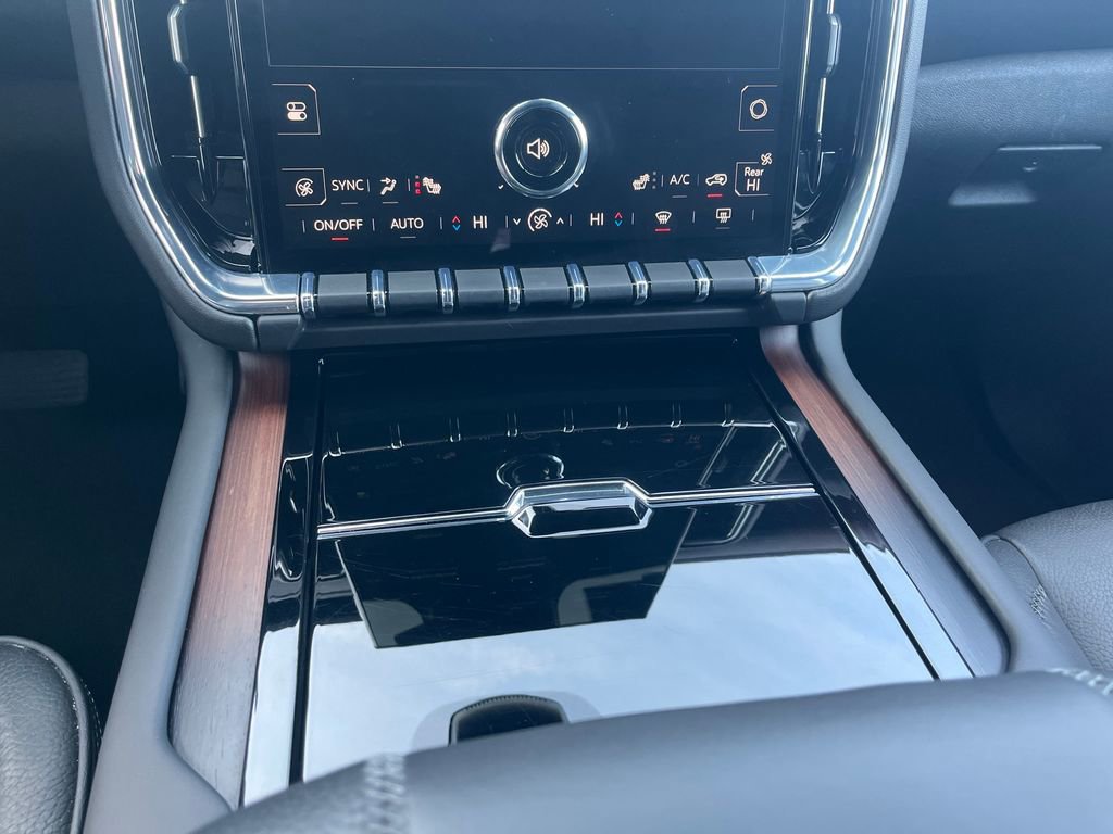 Used 2025 GMC Yukon Denali image 19