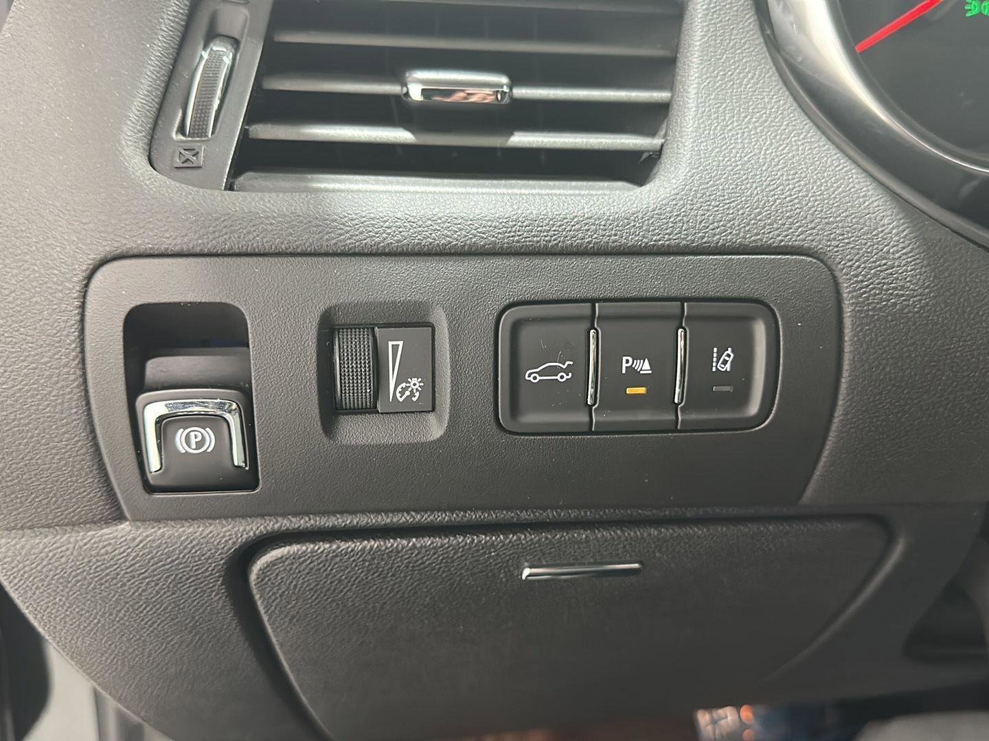 Used 2016 Chevrolet Impala LTZ FWD image 18