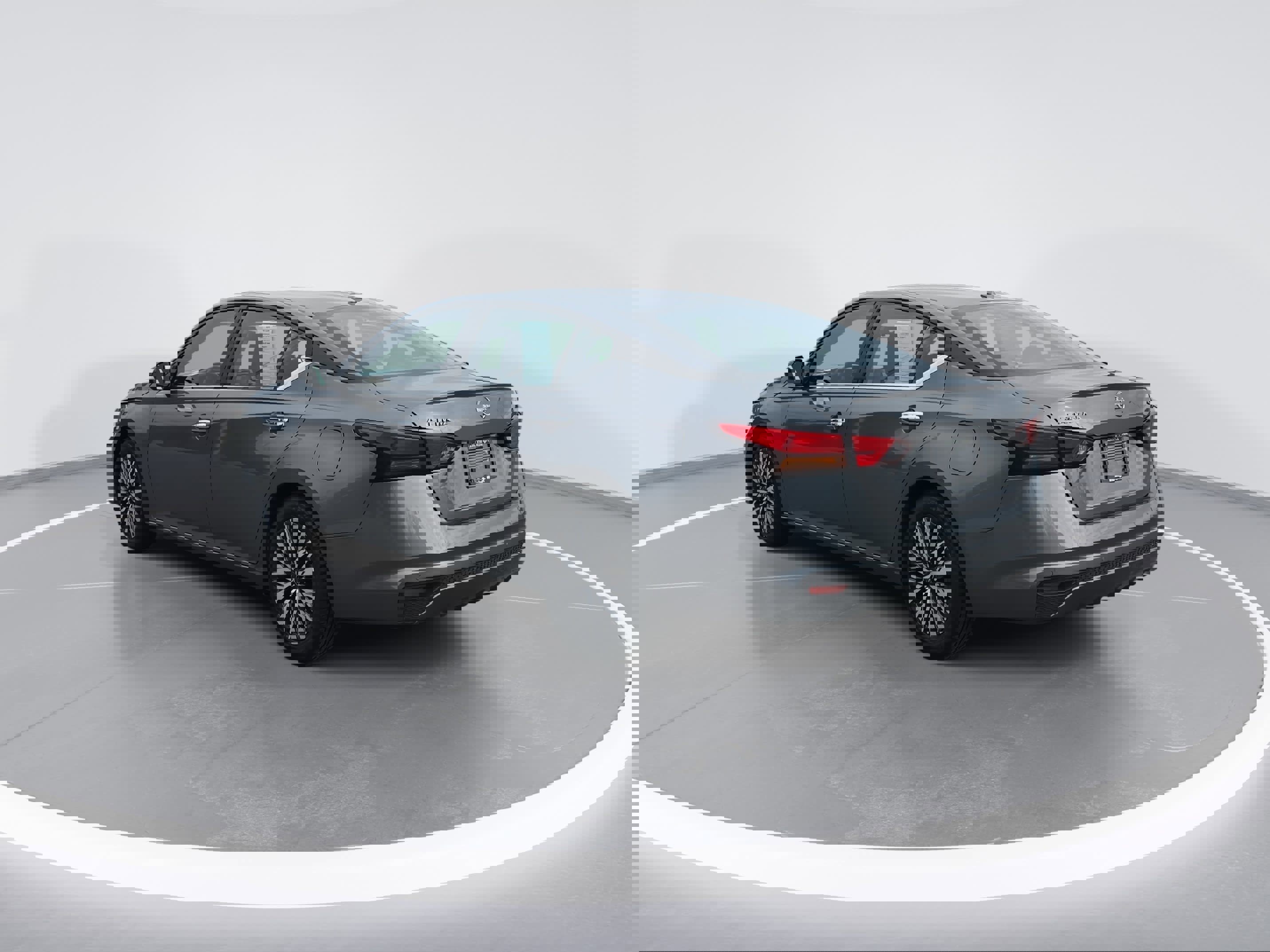 Used 2024 Nissan Altima 2.5 SV image 5