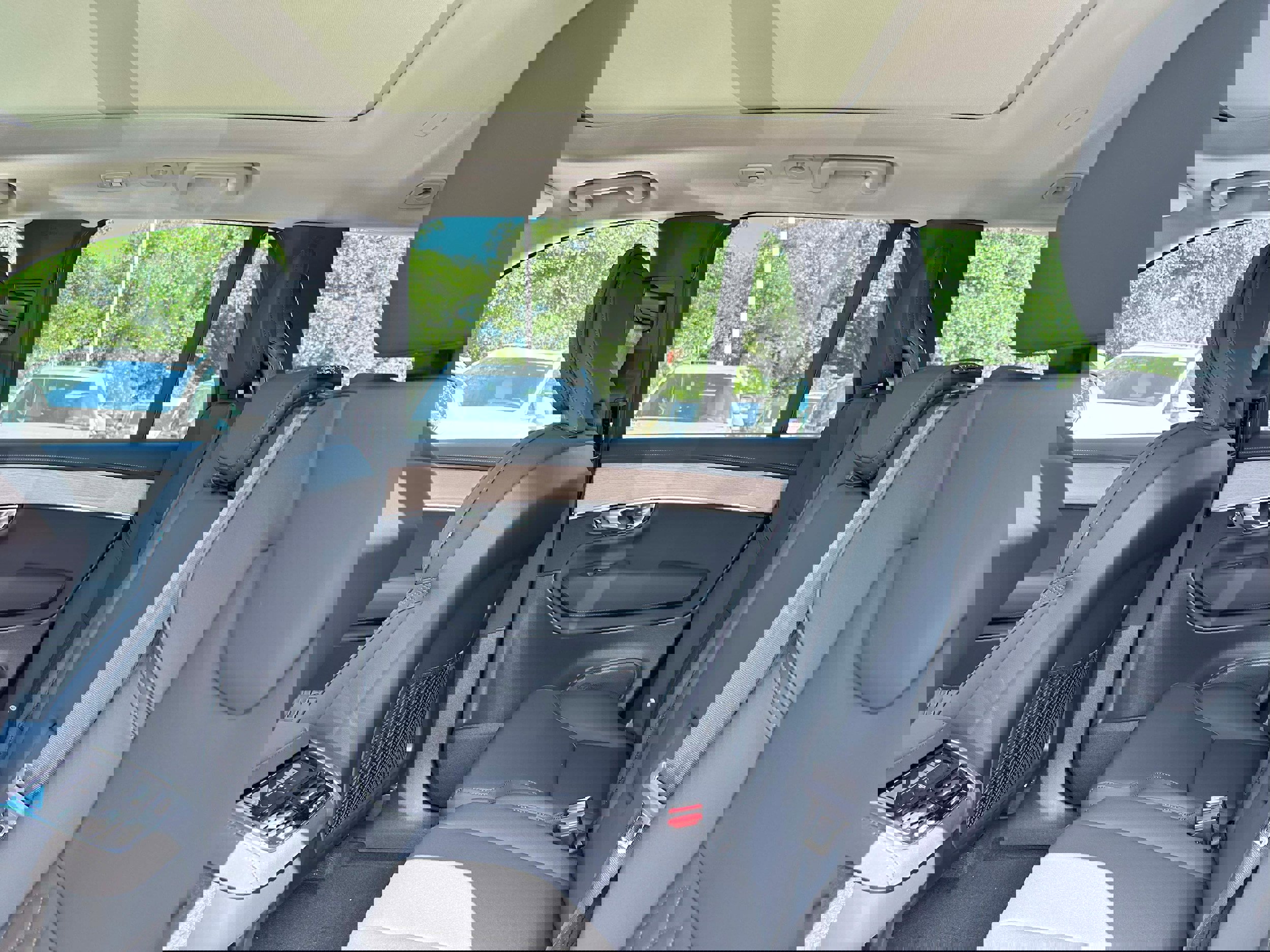 New 2026 Volvo XC90 B6 Core image 16