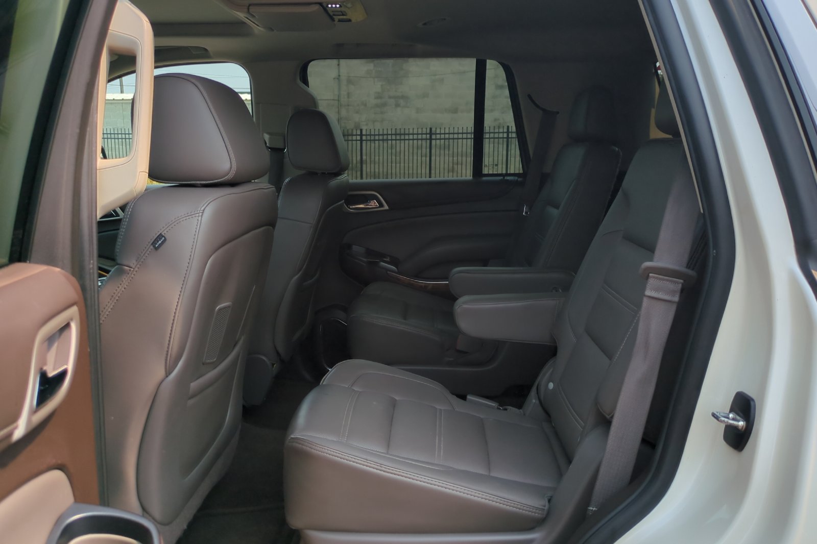 Used 2015 GMC Yukon Denali w/ Premium Package AWD/4WD image 13