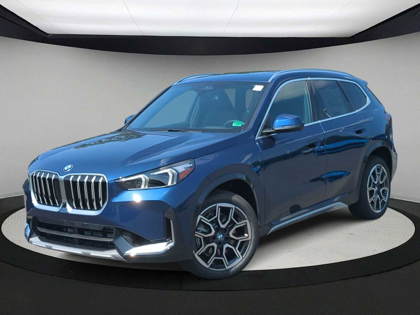 Used 2025 BMW X1 xDrive28i w/ Technology Package image 1