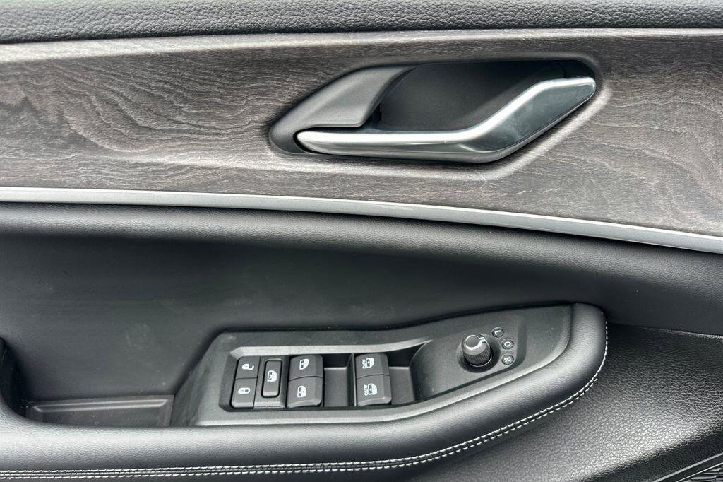 New 2026 Jeep Grand Cherokee L 2WD image 11