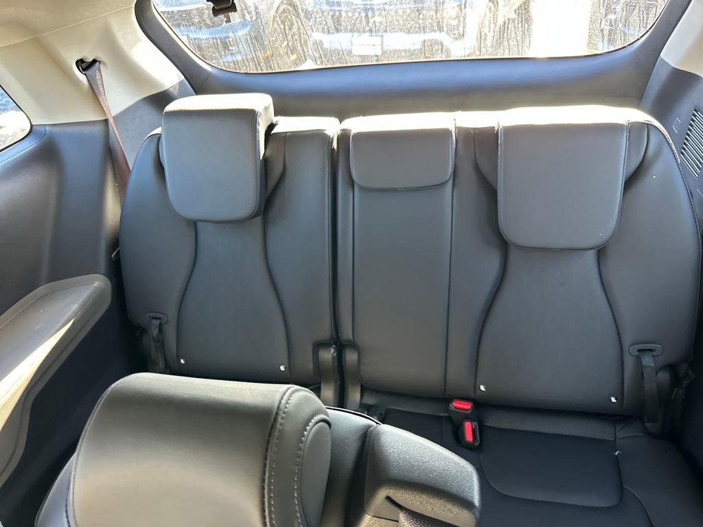 New 2026 Kia Carnival FWD image 18