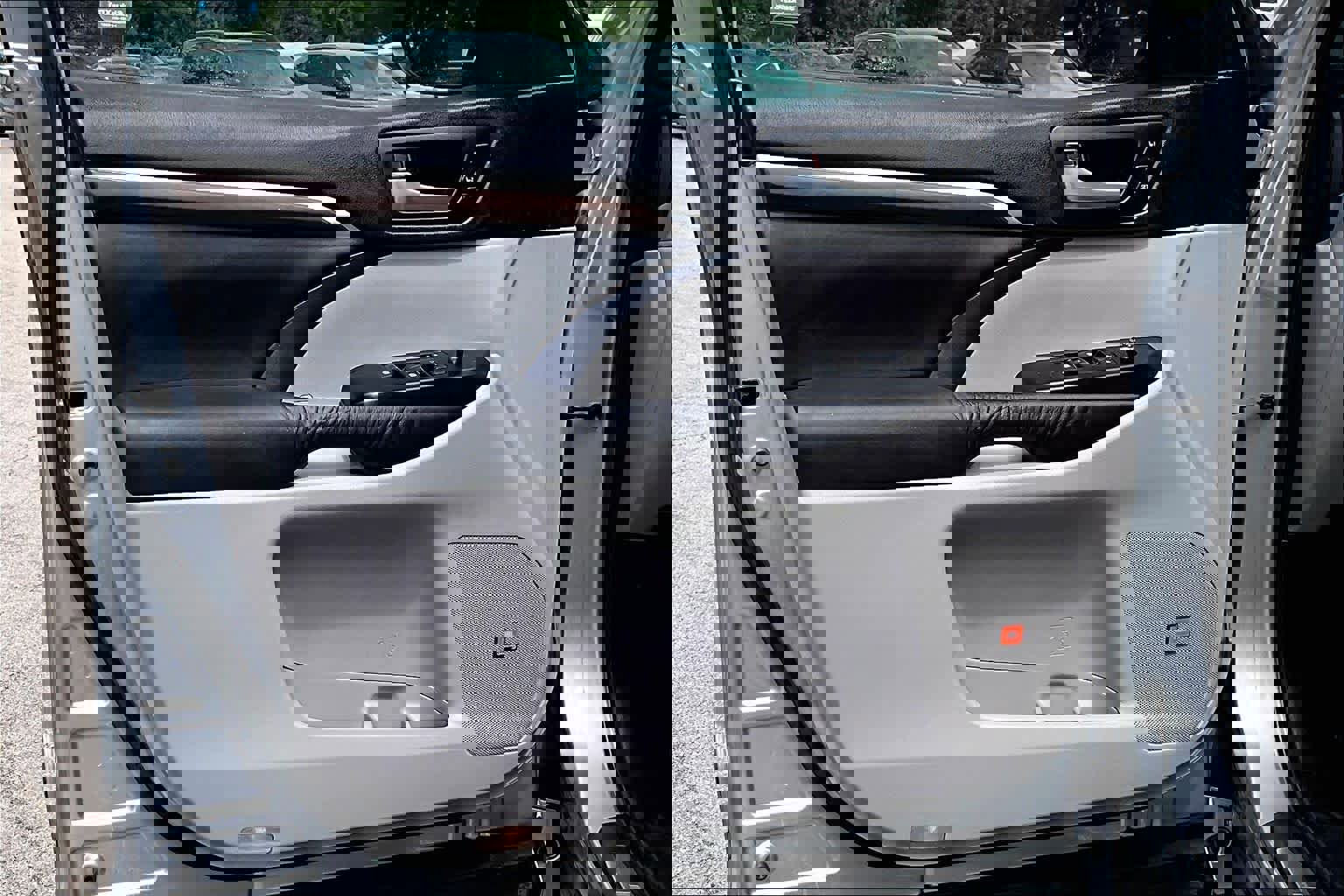 Used 2015 Toyota Highlander Limited Platinum FWD image 26