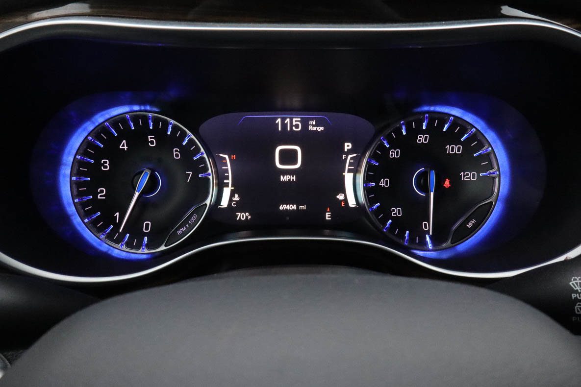 Used 2023 Chrysler Pacifica Limited FWD image 33