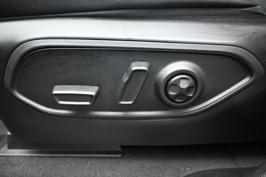 Used 2023 Jeep Grand Cherokee L Laredo RWD image 11