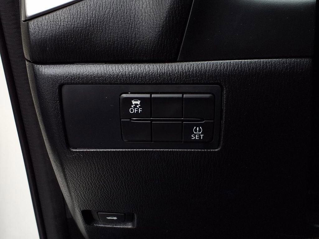 Used 2018 MAZDA MAZDA3 Touring image 13