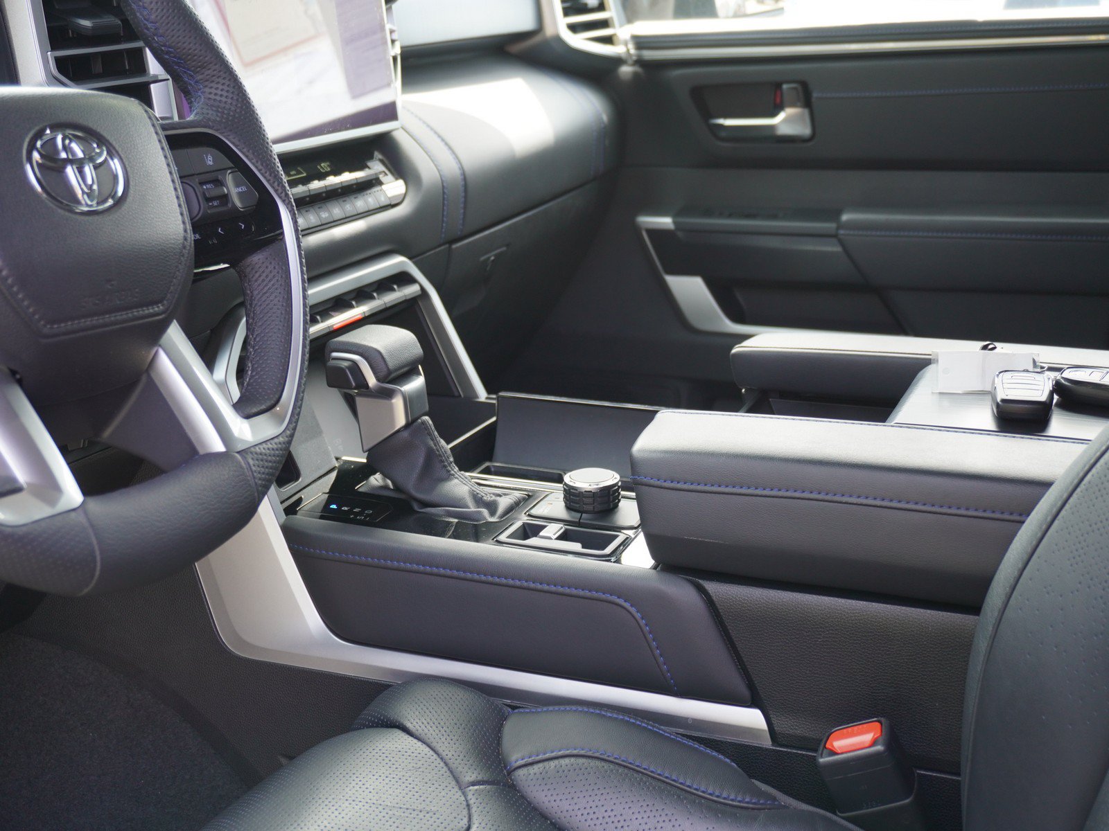 Used 2025 Toyota Sequoia Platinum AWD/4WD image 26