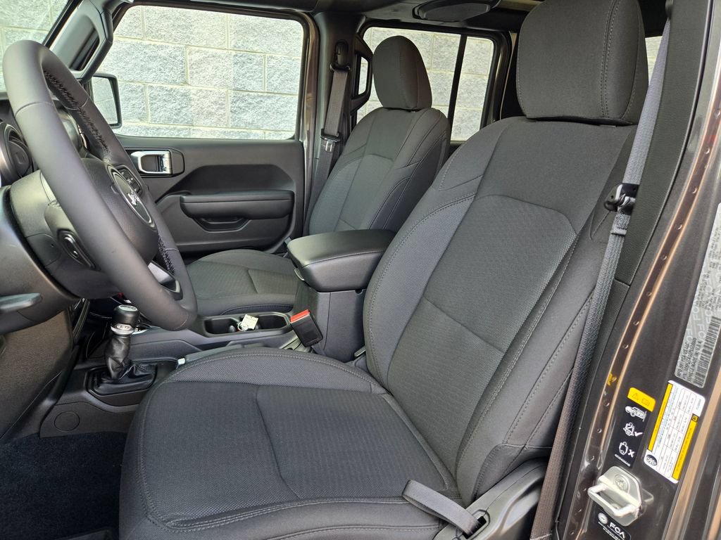 Used 2023 Jeep Gladiator Sport AWD/4WD image 16
