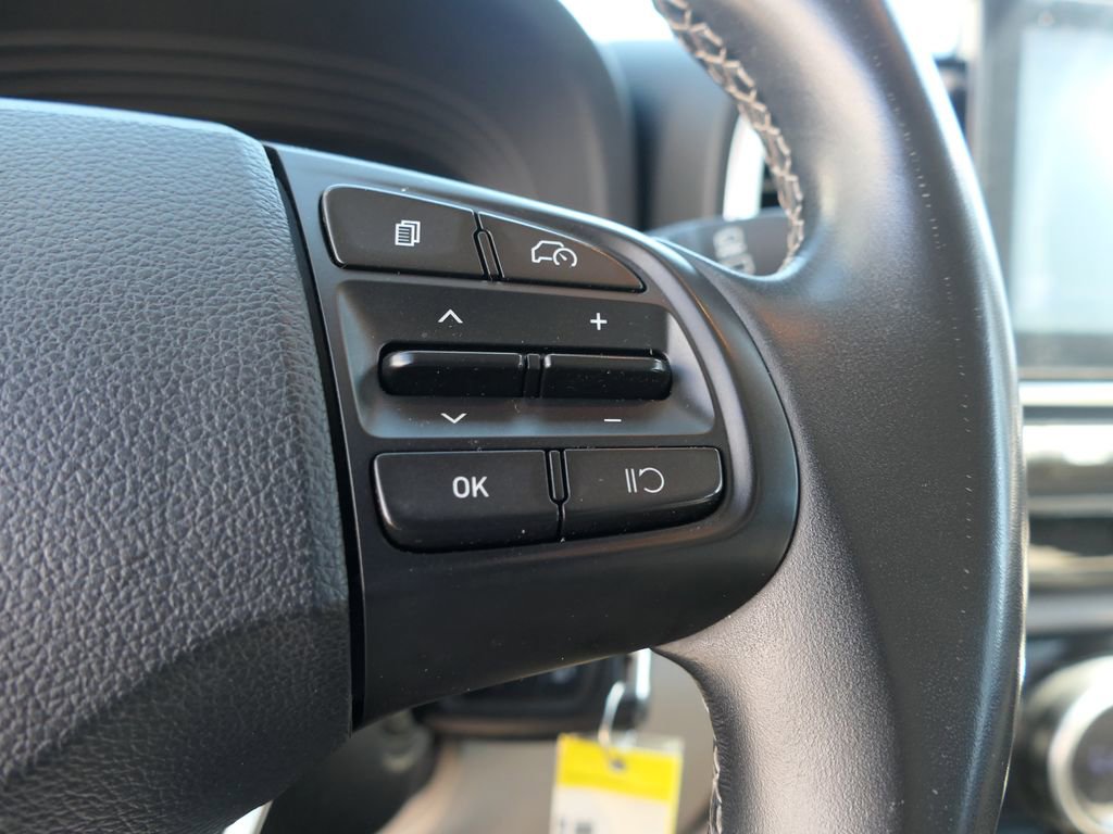 Used 2023 Hyundai Venue SEL FWD image 16