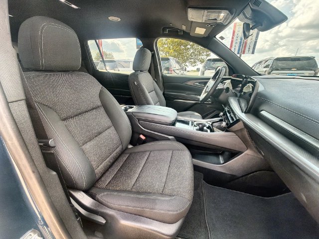 Used 2024 Chevrolet Traverse LS w/ Midnight/Sport Edition FWD image 27