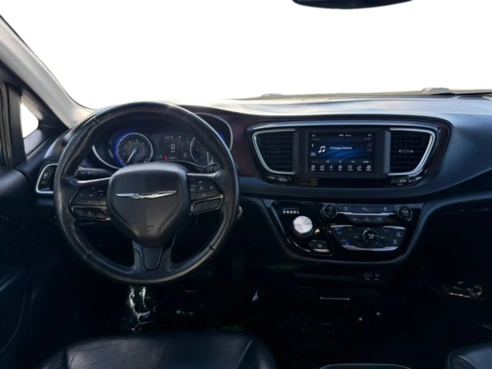 Used 2020 Chrysler Pacifica Touring-L FWD image 26
