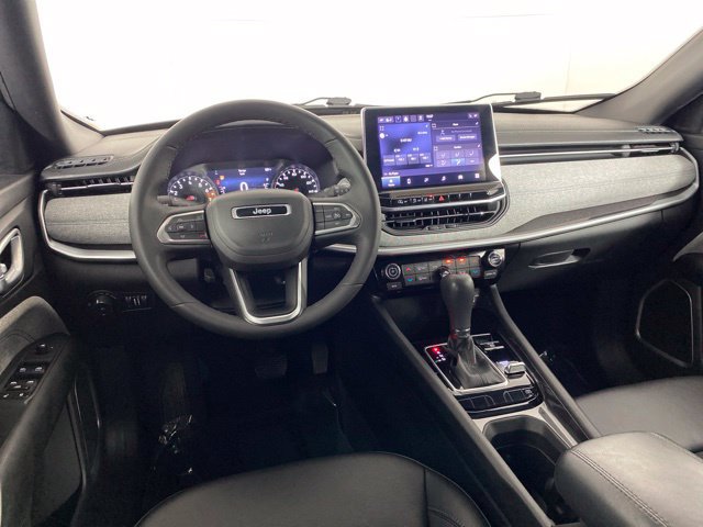 Used 2023 Jeep Compass Latitude w/ Convenience Group AWD/4WD image 37