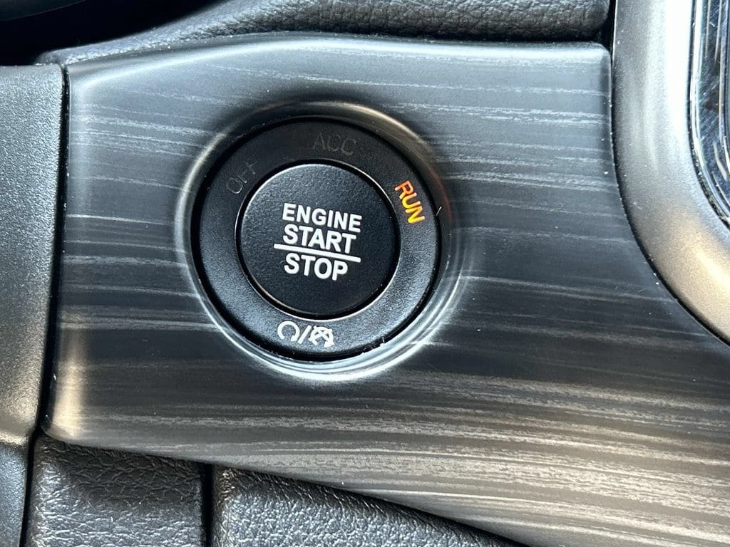 Used 2020 Jeep Grand Cherokee Laredo AWD/4WD image 24