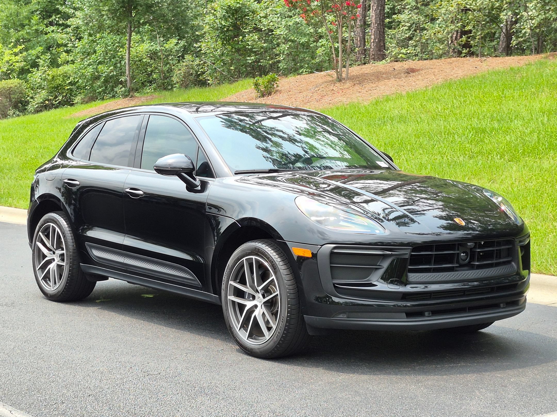 Certified 2026 Porsche Macan AWD/4WD image 32