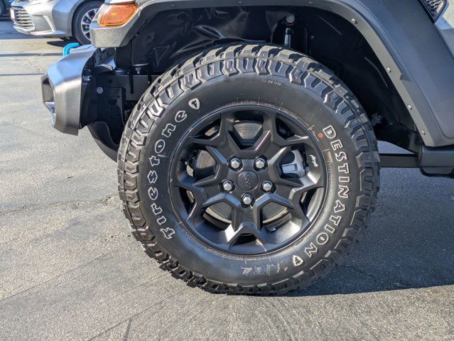 Used 2023 Jeep Wrangler Unlimited w/ Sun & Screen Package image 23