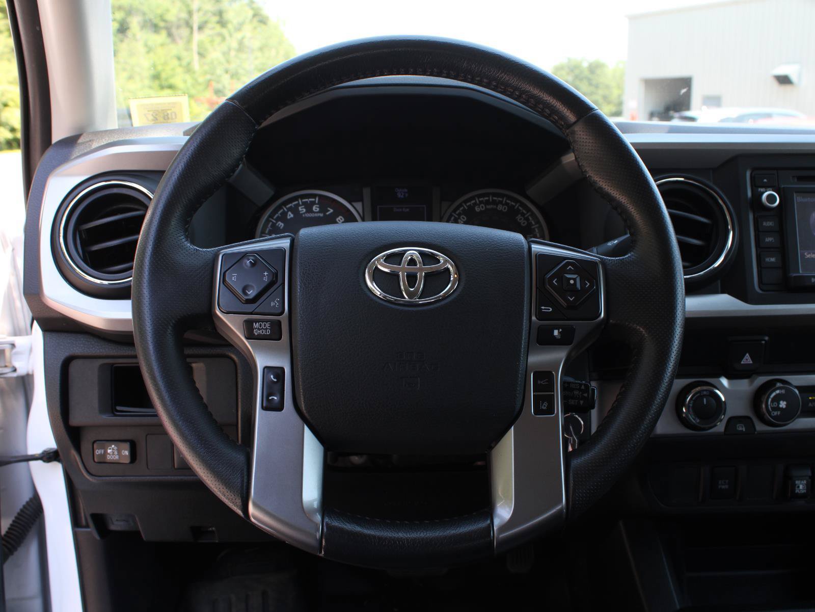 Used 2019 Toyota Tacoma SR5 AWD/4WD image 8