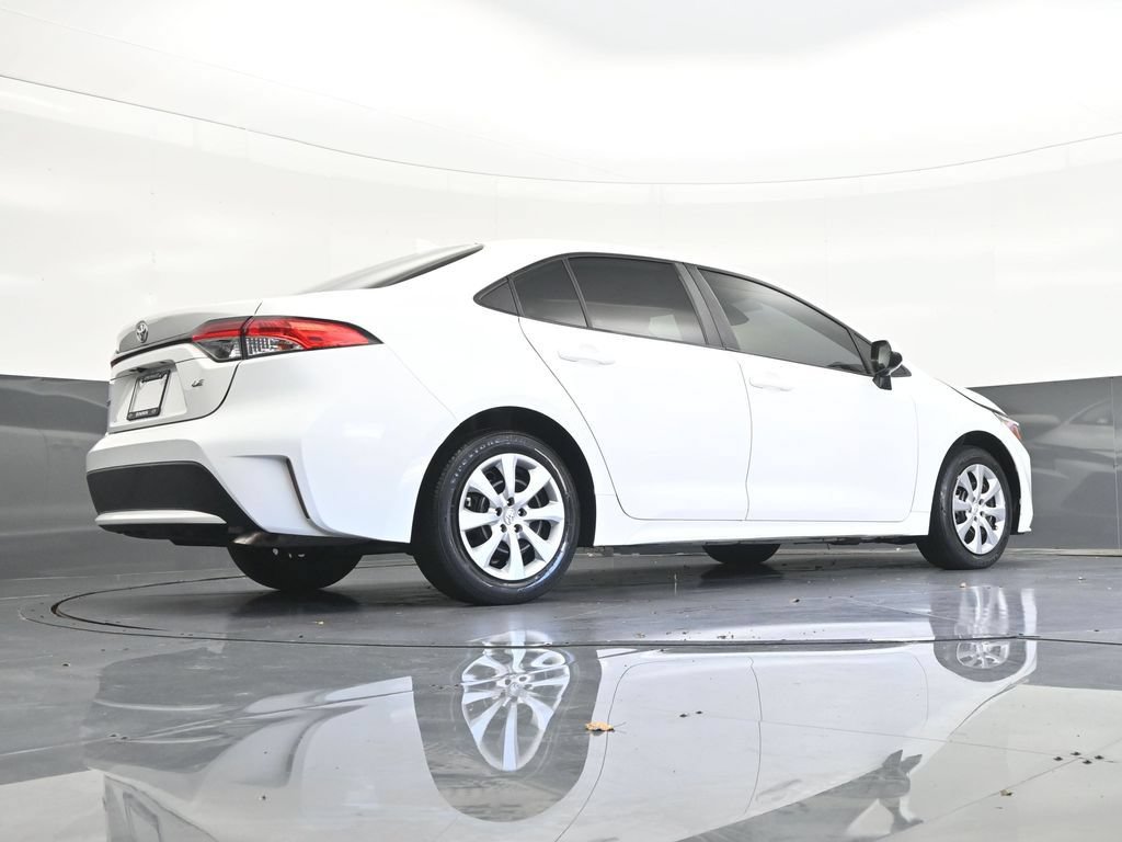 Used 2021 Toyota Corolla LE FWD image 27