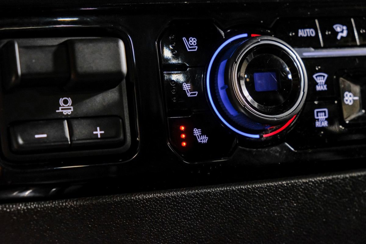 Used 2024 Chevrolet Silverado 3500 LTZ w/ LTZ Convenience Package image 26