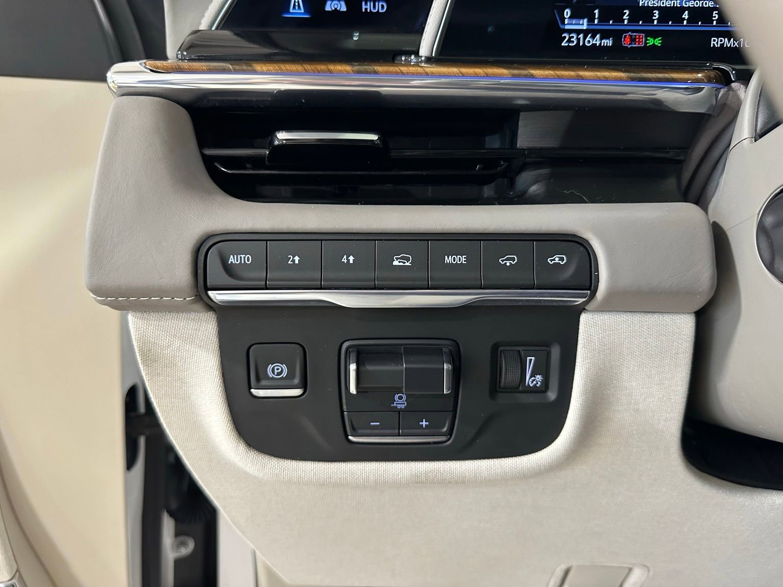 Used 2024 Cadillac Escalade Sport Platinum w/ LPO, ONYX Package AWD/4WD image 27