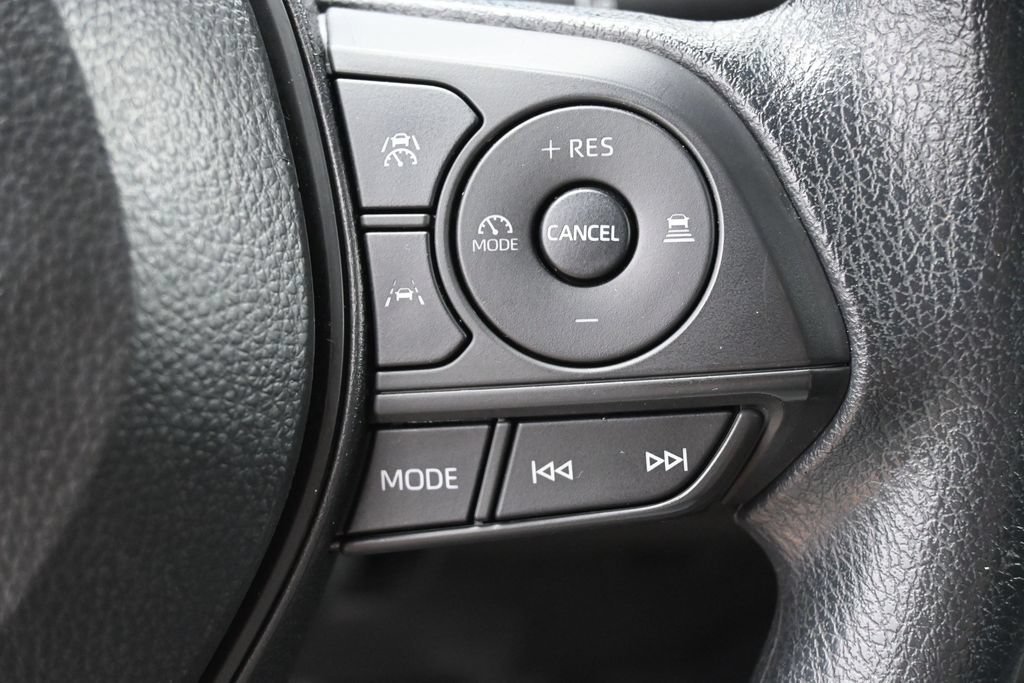 Used 2025 Toyota Corolla LE FWD image 16