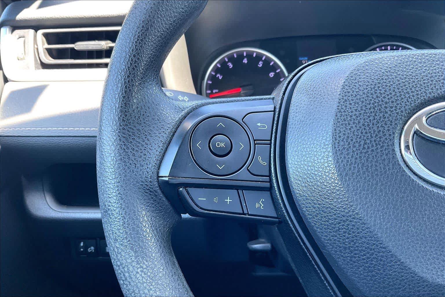 Used 2019 Toyota RAV4 LE w/ Carpet Mat Package FWD image 23