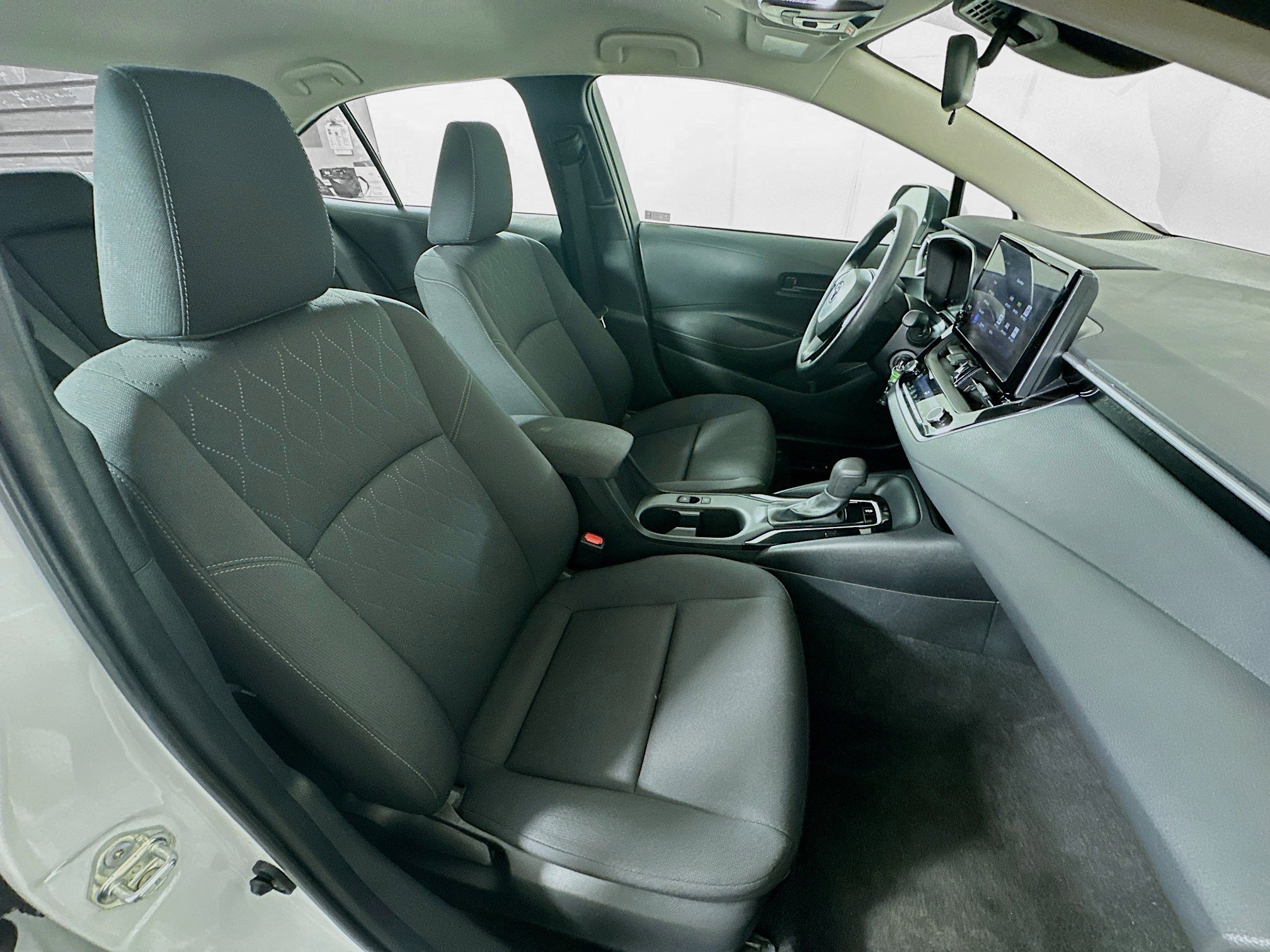 Used 2024 Toyota Corolla LE image 28