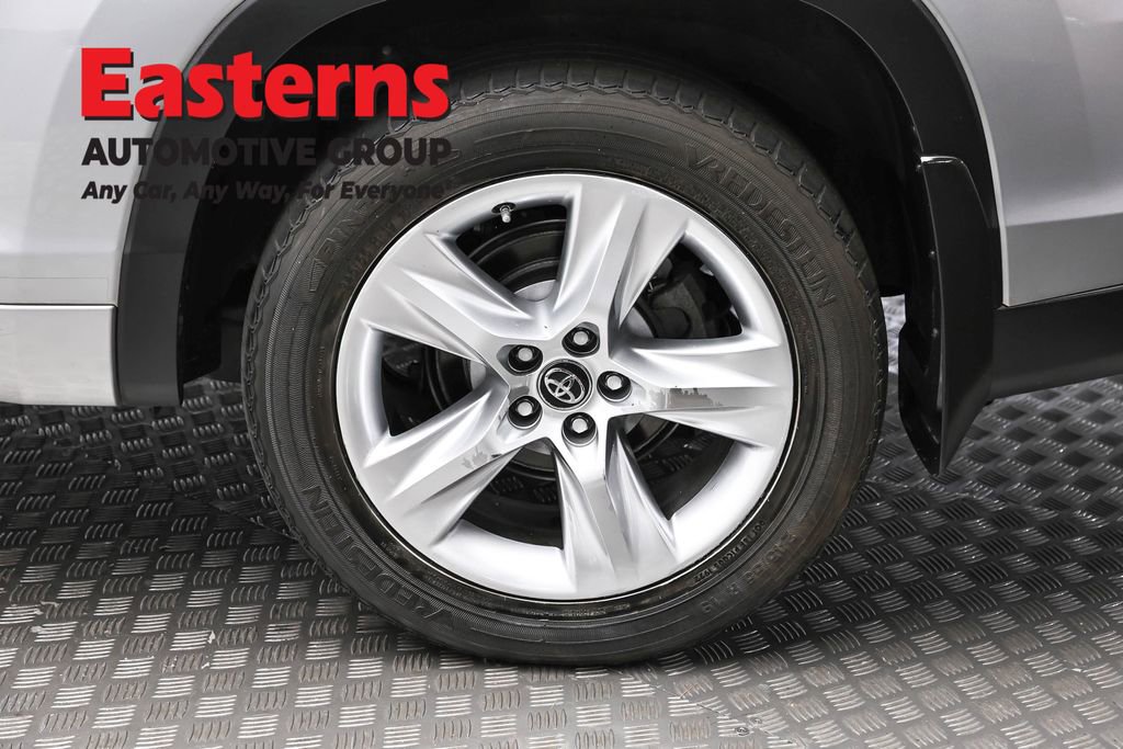 Used 2019 Toyota Highlander Limited w/ Carpet Mat Package (TMS) AWD/4WD image 8